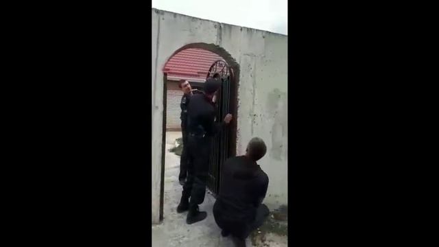Приставы забрали кованые ворота за долги смотреть онлайн