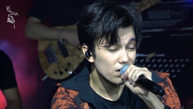 [Fancam ] KNOW Знай - 迪玛希Dimash Димаш ,18/10/2019 WOW arena opening mini concert@Sochi смотреть онлайн