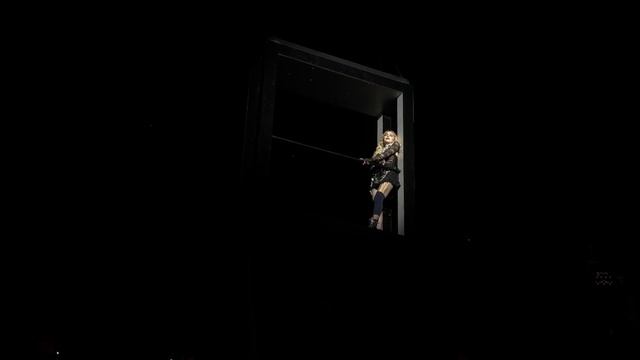 Madonna - Live To Tell & Tribute To Friends Lost To AIDS - Celebration Tour - London - 15/10/2023 смотреть онлайн