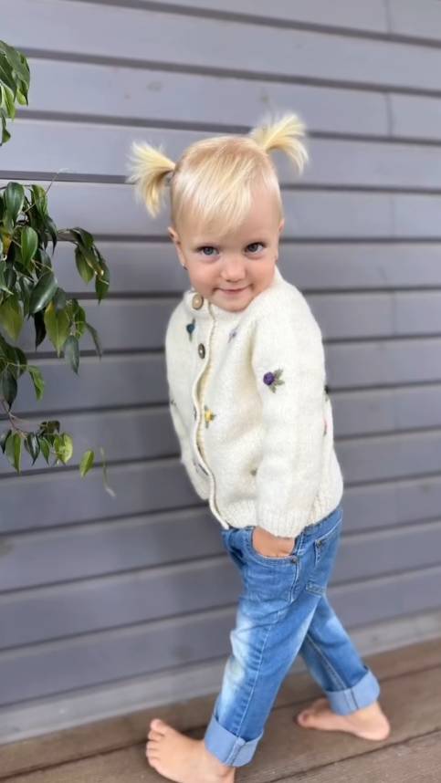 Вязаная кофточка из альпаки с вышивкой смотреть онлайн