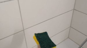 Чем ОТМЫТЬ ПЛИТКУ / КАФЕЛЬ в ванной от НАЛЕТА? Как очистить ПЛИТКУ в ванной до БЛЕСКА?