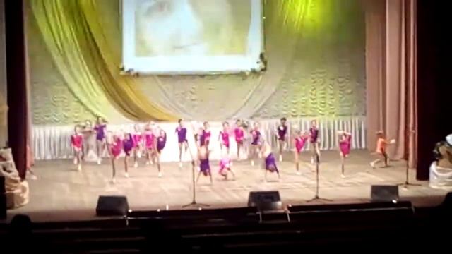 Танец "Улыбайся" смотреть онлайн