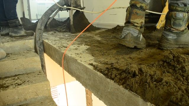 Стяжка пола в деталях. Стоимость, процесс и результат в частном 2-х этажном доме.