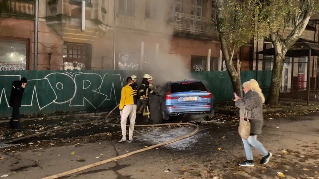 В Херсоне сожгли авто известного адвоката стоимостью 2 млн гривен смотреть онлайн