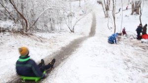 с горки на ватрушке