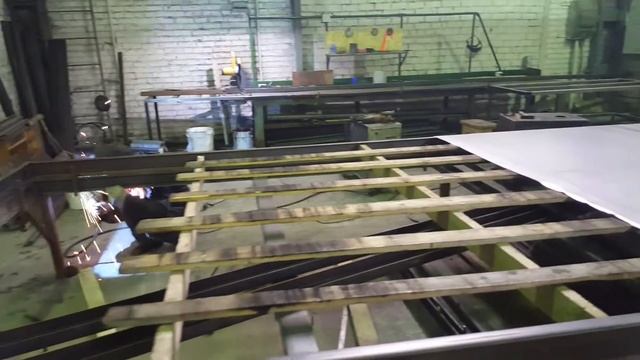 Собираем кровлю в металлической бытовке каркас 6м * 2,4м смотреть онлайн