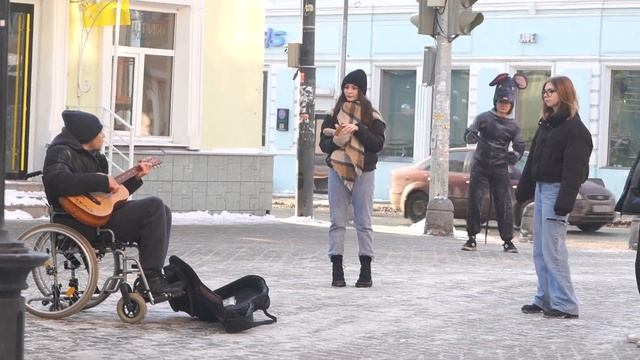 ГИТАРИСТ КОЛЯСОЧНИК ТАК ИСПУГАЛСЯ КРЫСЫ, ЧТО ПОБЕЖАЛ НА СВОИХ ДВУХ ? смотреть онлайн