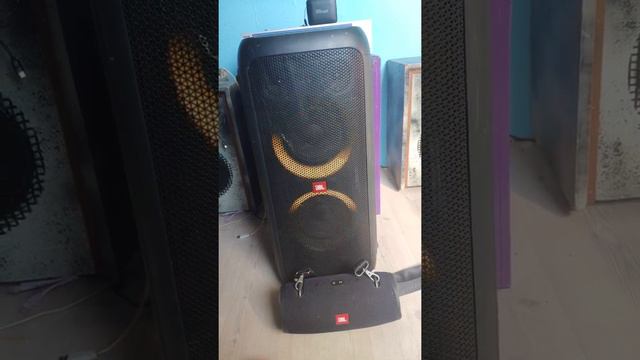 Dirty JBL partybox 300 bass test 40% volume🥱 смотреть онлайн