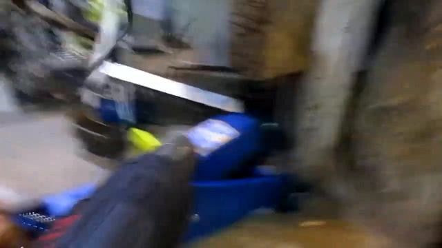 Приварил резиновую подушку на подкатной домкрат. Или, где купить электроды по резине..." смотреть онлайн