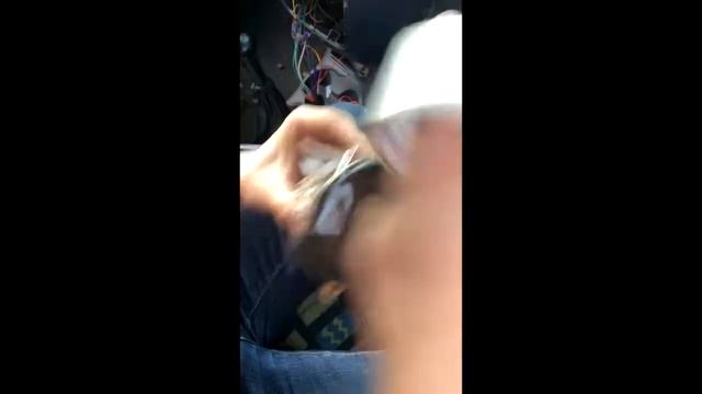 Когда колонка трещит смотреть онлайн