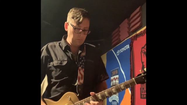 Fender 68’ Custom Deluxe Reverb And a Les Paul смотреть онлайн