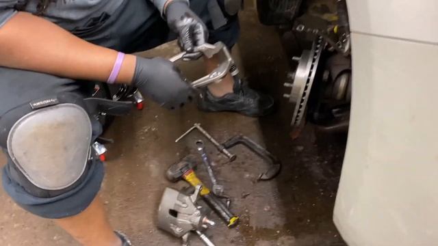 2015 Kia Forte Front Brakes are DESTROYED!!! смотреть онлайн