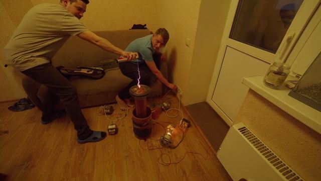 Дихлофос против катушки Тесла смотреть онлайн