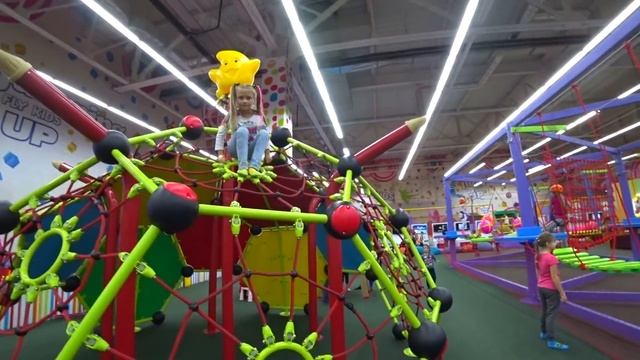Running, Jumping and really Climbing at the Playground | Video for kids смотреть онлайн