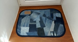 Коврик из старых джинсов .