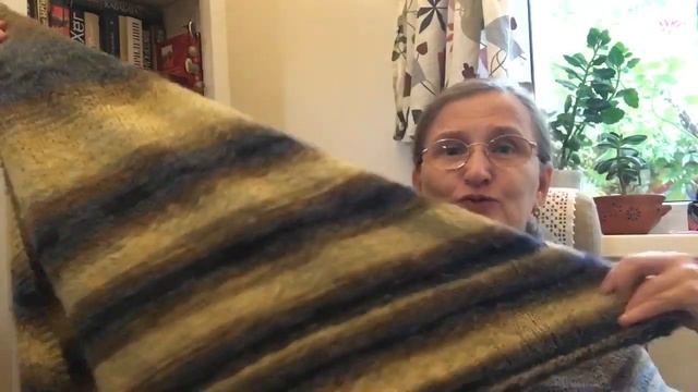 Нашла способ закрытия петель. Джемпер и шаль смотреть онлайн