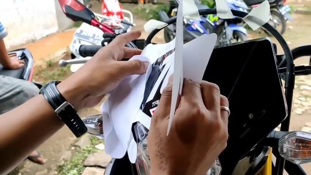 Cara Mudah Pasang Decal Premium Di Honda Crf 150 L | Ala Ala Gua смотреть онлайн