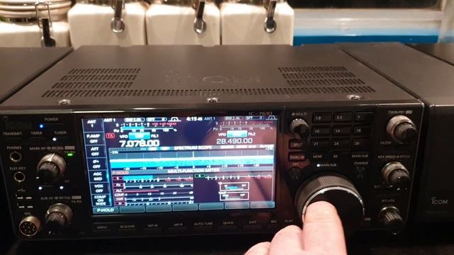 A beautiful Icom IC7610 HF Transceiver Line up has arrived, just beautiful....??? смотреть онлайн
