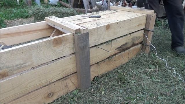 Как завязать тюк сена в самодельной тюковалке. смотреть онлайн