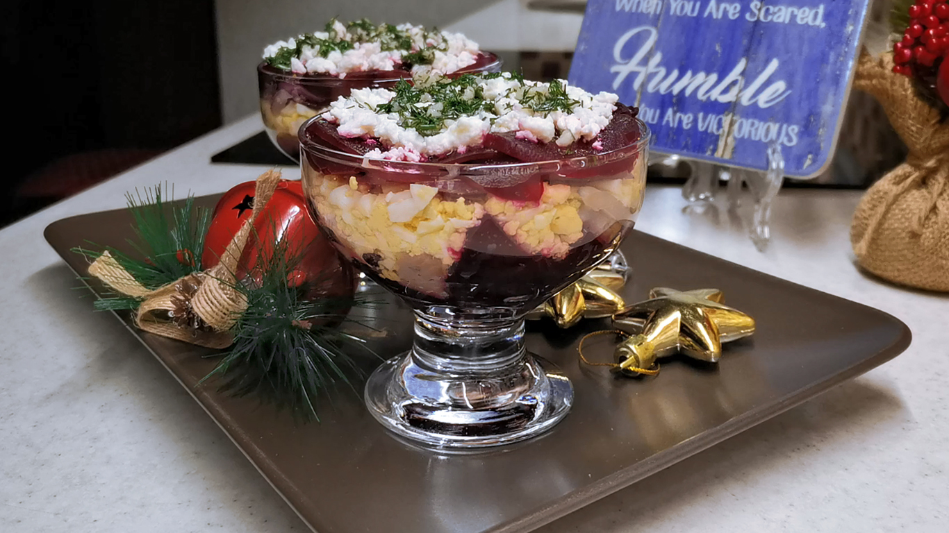 Новый САЛАТ из СЕЛЕДКИ, обязательно готовить на Новый год! Гости будут в восторге! смотреть онлайн