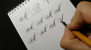 Как написать букву А остроконечным пером. Каллиграфическая тренировка. #каллиграфия