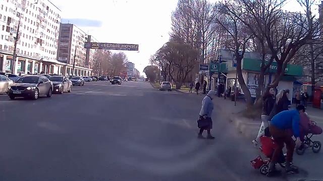 Жесть. Автовоз уронил автомобили смотреть онлайн