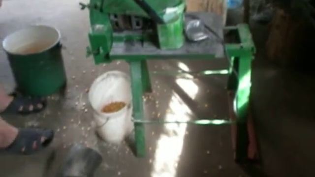 Дробилка для зерна... смотреть онлайн