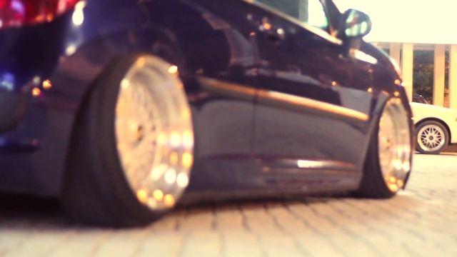 Elvis Garage: Peugeot 207 & VW Golf MK6 смотреть онлайн