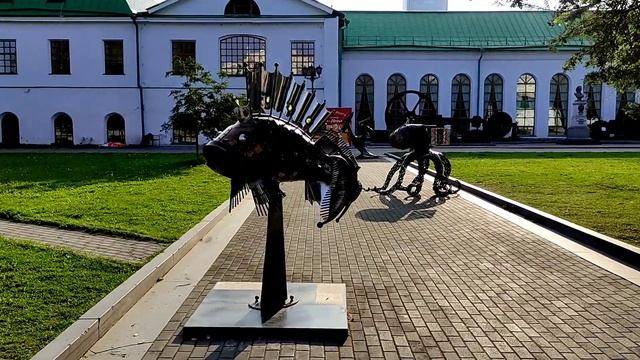 Исторический сквер в Екатеринбурге (плотинка и необычная техника) смотреть онлайн