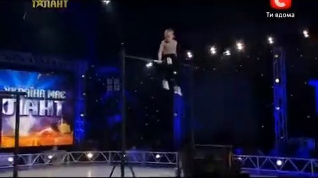 Сережа Евплов на турниках Украина мае талант смотреть онлайн