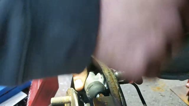 How-to change drum brake wheel cylinders on a Corolla смотреть онлайн