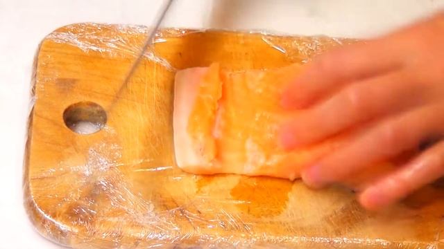САМЫЙ БЫСТРЫЙ И ВКУСНЫЙ РЕЦЕПТ ПОСОЛА СЕМГИ ЗА МИНУТЫ! смотреть онлайн