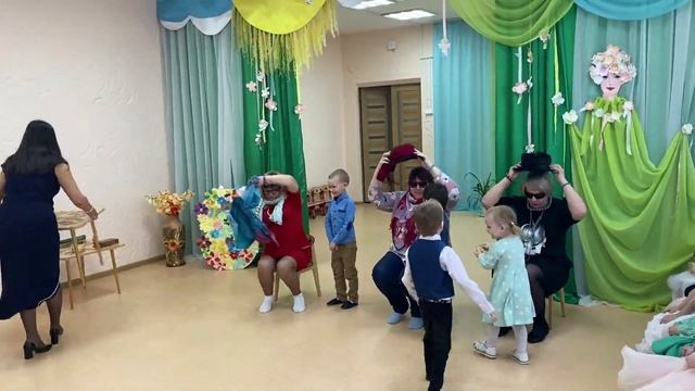 Весенний утренник в средней группе № 12 Цветик пятицветик смотреть онлайн