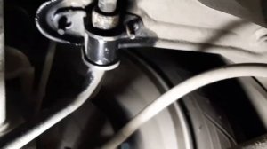 Lexus es200,  замена втулок стабилизатора.