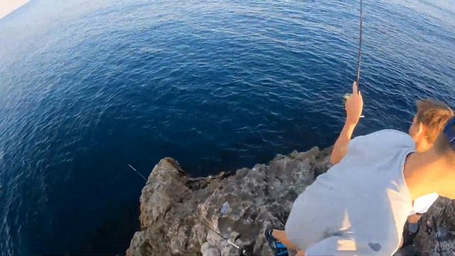 ?Ловля зубаря в Севастополе.Рыбалка на Черном море на спиннинг. смотреть онлайн