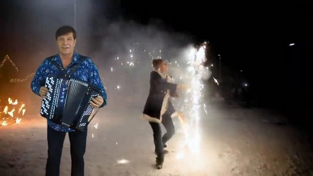 ?? Новогодняя песня ? "Этот звон, колокольчики звенят ...!" смотреть онлайн