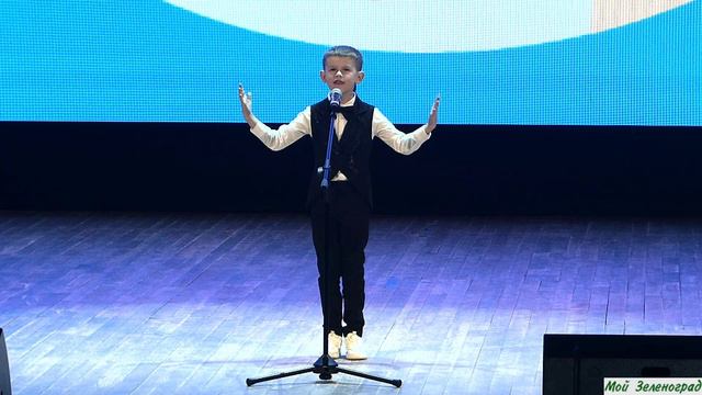 Лев Панкратов читает стихотворение Б. Заходера «Скрипач»