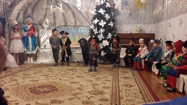 Танец разбойников. Детский сад Алиша-А. 23.12.2016 г. смотреть онлайн