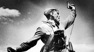 Роберт Рождественский: "ВСТАНЬ ЛЕЙТЕНАНТ!. Читает — Елена Артёменко. Запись: апрель, 2022 года.