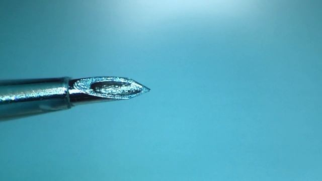 Inspecting hypodermic needles using a 360° rotating viewer смотреть онлайн