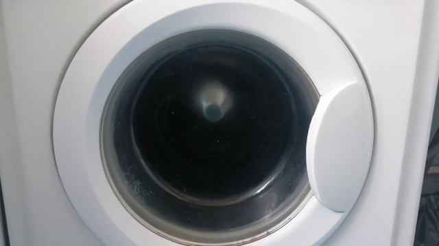 Indesit WISL62. Dangerous unbalanced spin with sudslock. смотреть онлайн
