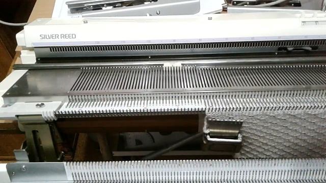 Работа с магнитами на эл.вязальной машине Silver reed смотреть онлайн