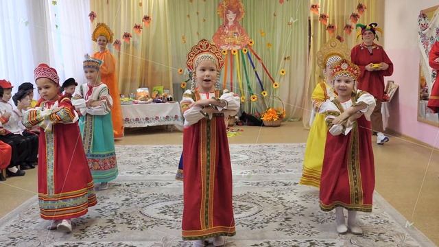 Nizhny Novgorod, Russia, st. Gleb Uspensky 1a.10.26.2023. Matinee in kindergarten. Girls dance in смотреть онлайн