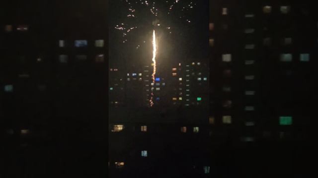 С НОВЫМ 2022м ГОДОМ , ДОРОГИЕ МОИ❤️❤️❤️//салют из окна)))🥴💫 смотреть онлайн