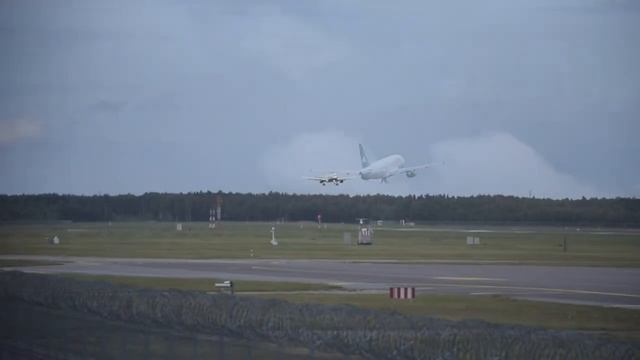 Споттинг перед дождём.  Международный аэропорт Рига.