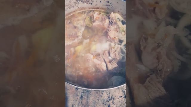 Суп с мясом на обед , такой вкусный и очень наваристый супчик .Подпишитесь пожалуйста и лайк жду . смотреть онлайн