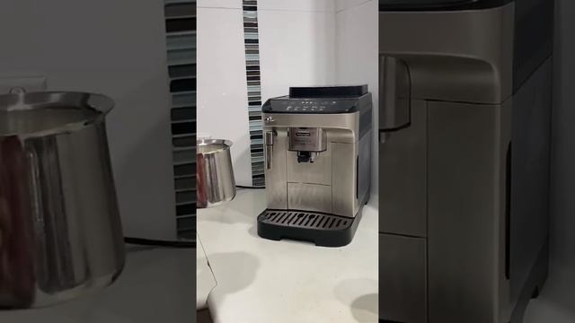 Concierge Member Ian Reviews the DeLonghi Magnifica Evo Coffee Machine | The Good Guys смотреть онлайн