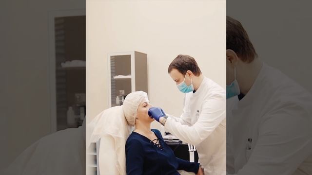 Коррекция формы и объёма губ филлером на основе гиалуроновой кислоты смотреть онлайн