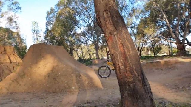 10 Tricks for DIRT JUMPS смотреть онлайн