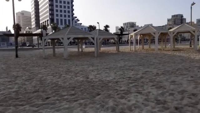 Пляж Тель-Авива в Израиле в период карантина смотреть онлайн